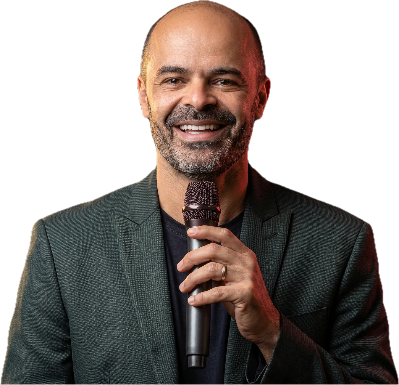 Márcio Braz com o microfone, sorrindo